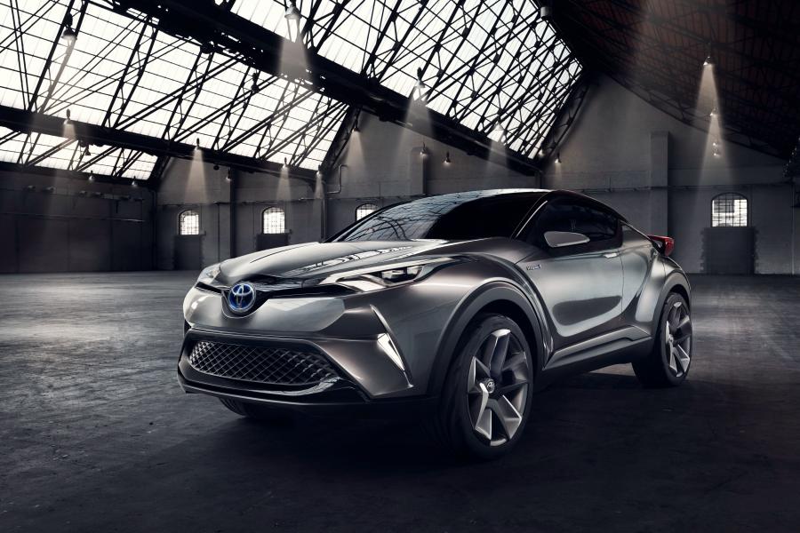  Toyota C-HR Concept 2015 года  (фото 2 из 15)